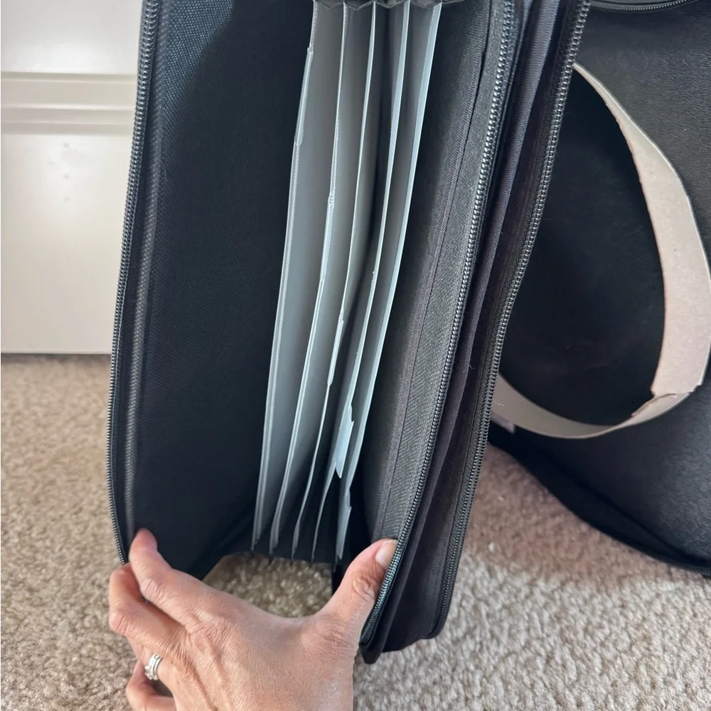 Five Star Zipper Binder, 2 Inch 3-Ring Binder 2 Black & Gray Stripes